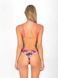 ONEONESWIMWEAR Kameron Top Flora - Final Sale Triangle